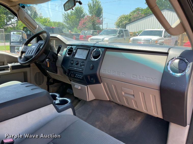 image for item DM0295 2010 Ford F350 Super Duty  Crew Cab pickup truck