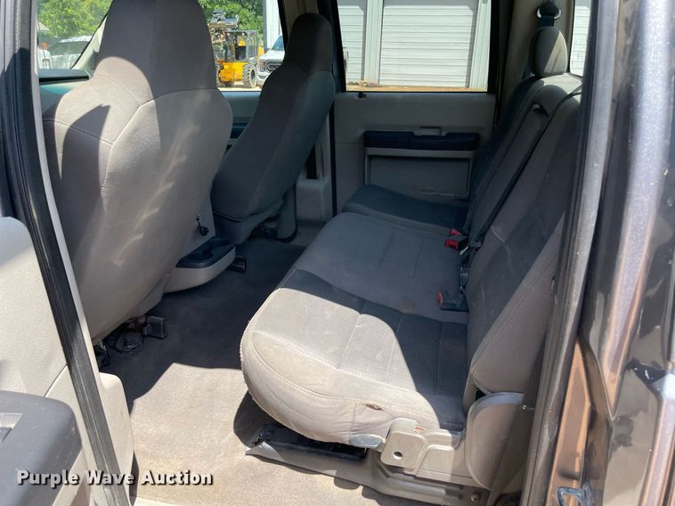 image for item DM0295 2010 Ford F350 Super Duty  Crew Cab pickup truck