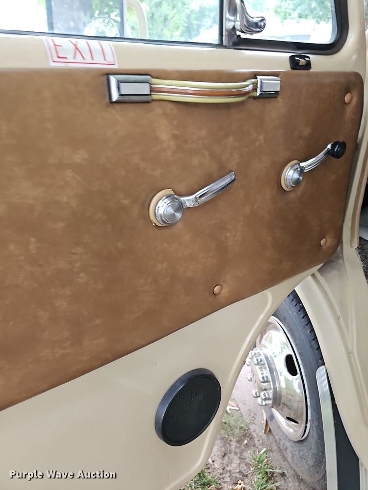 image for item DN8588 1987 Coachmen Crusader  RV