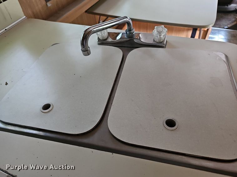 image for item DN8588 1987 Coachmen Crusader  RV