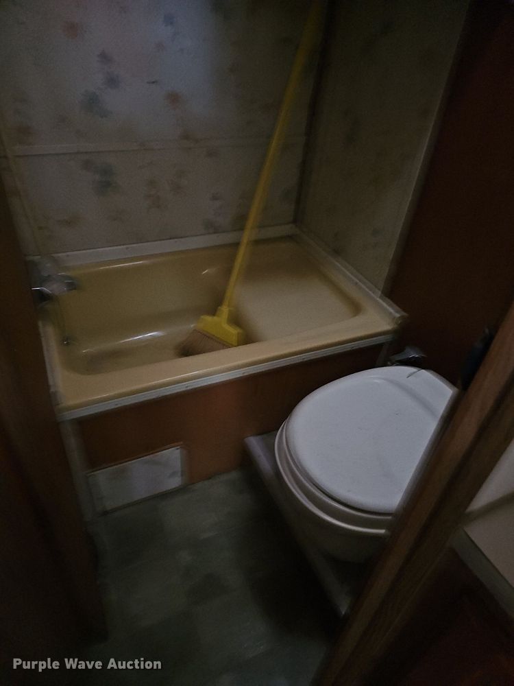 image for item DN8588 1987 Coachmen Crusader  RV