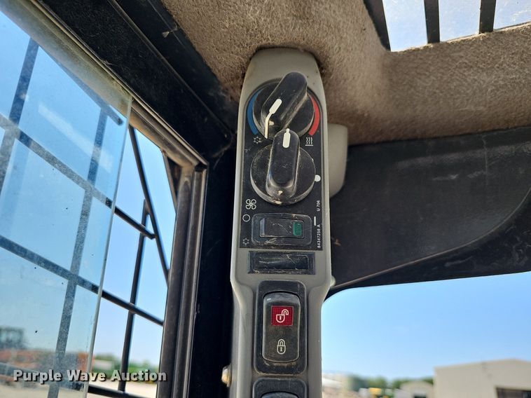 image for item DN8605 2017 New Holland C232  tracked skid steer loader