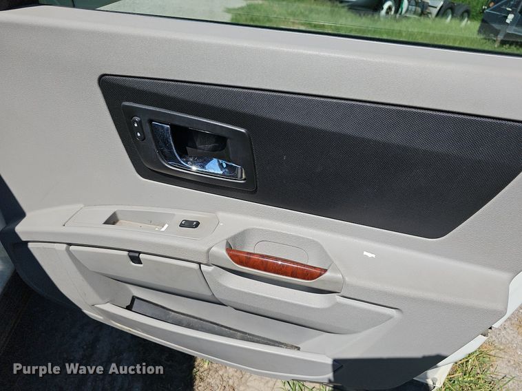 image for item DN8606 2006 Cadillac SRX  SUV