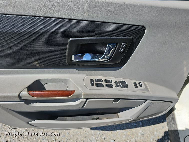 image for item DN8606 2006 Cadillac SRX  SUV