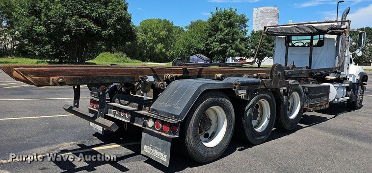 image for item DN8607 2005 Mack CV713  roll-off container truck