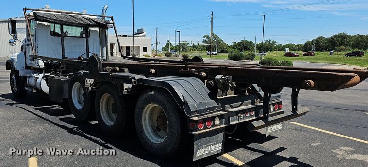 image for item DN8607 2005 Mack CV713  roll-off container truck