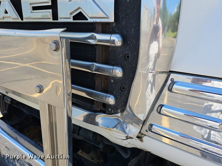 image for item DN8607 2005 Mack CV713  roll-off container truck