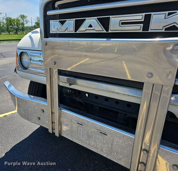 image for item DN8607 2005 Mack CV713  roll-off container truck