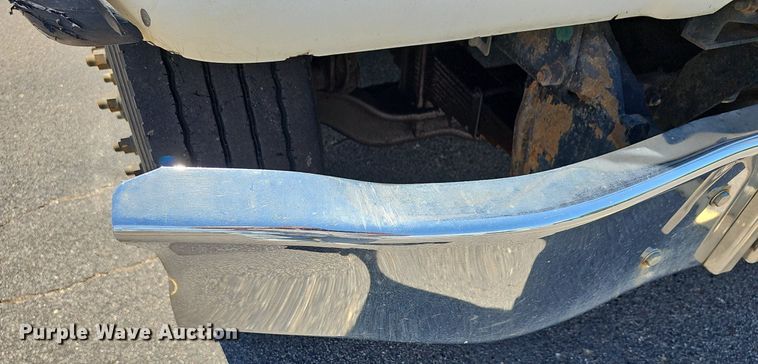 image for item DN8607 2005 Mack CV713  roll-off container truck