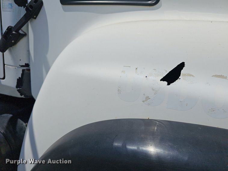 image for item DN8607 2005 Mack CV713  roll-off container truck