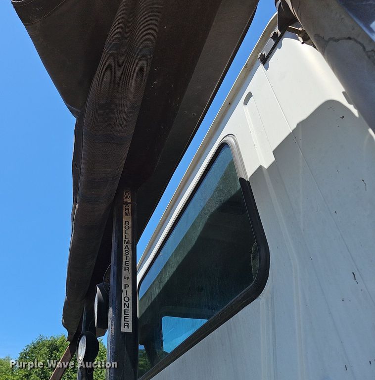 image for item DN8607 2005 Mack CV713  roll-off container truck