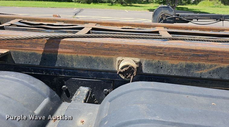 image for item DN8607 2005 Mack CV713  roll-off container truck