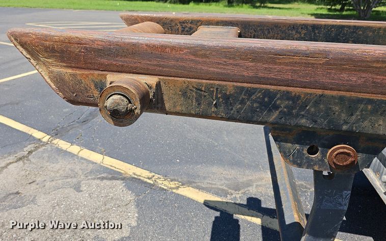 image for item DN8607 2005 Mack CV713  roll-off container truck