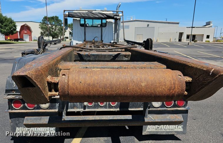 image for item DN8607 2005 Mack CV713  roll-off container truck