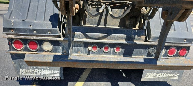 image for item DN8607 2005 Mack CV713  roll-off container truck