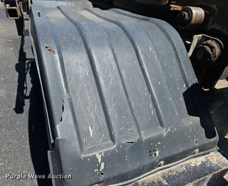 image for item DN8607 2005 Mack CV713  roll-off container truck