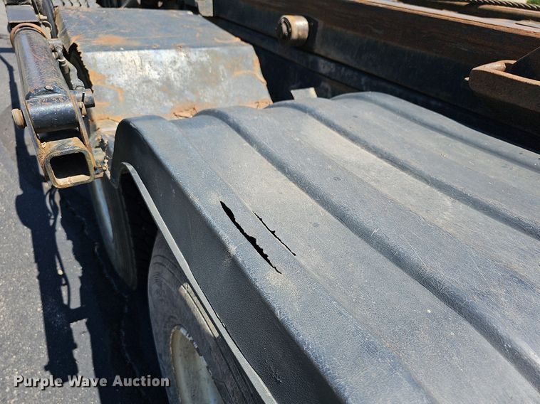 image for item DN8607 2005 Mack CV713  roll-off container truck