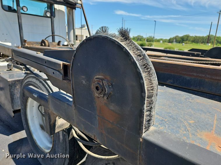 image for item DN8607 2005 Mack CV713  roll-off container truck