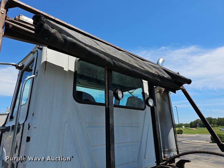 image for item DN8607 2005 Mack CV713  roll-off container truck