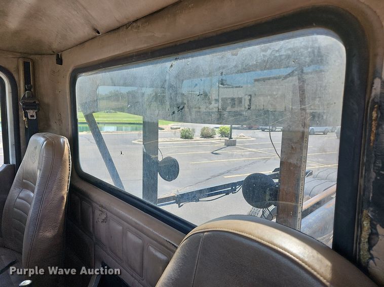 image for item DN8607 2005 Mack CV713  roll-off container truck