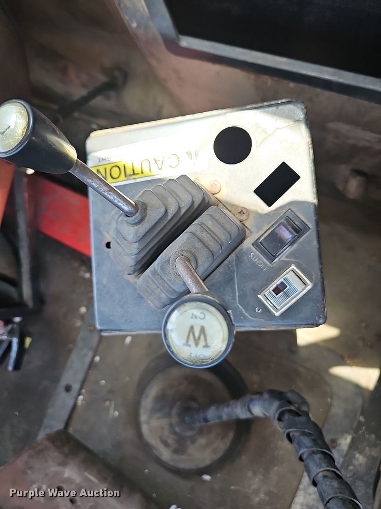 image for item DN8607 2005 Mack CV713  roll-off container truck