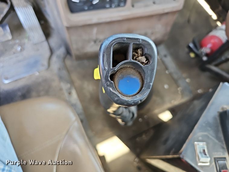 image for item DN8607 2005 Mack CV713  roll-off container truck