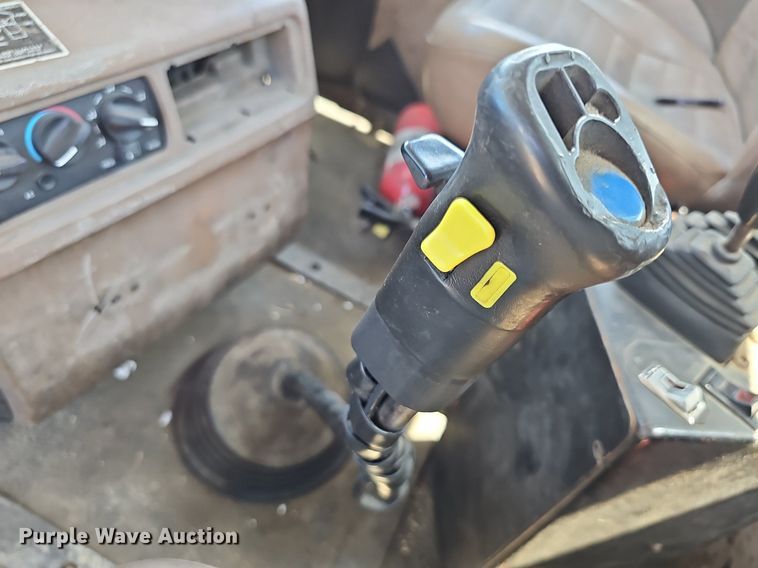 image for item DN8607 2005 Mack CV713  roll-off container truck