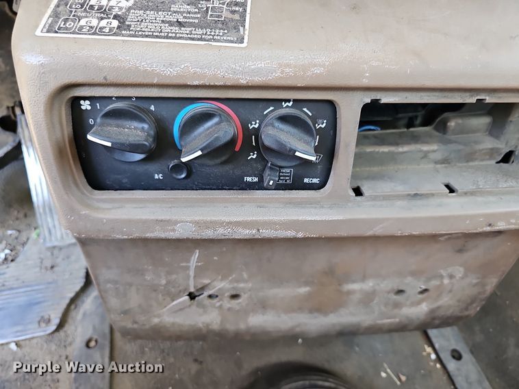 image for item DN8607 2005 Mack CV713  roll-off container truck