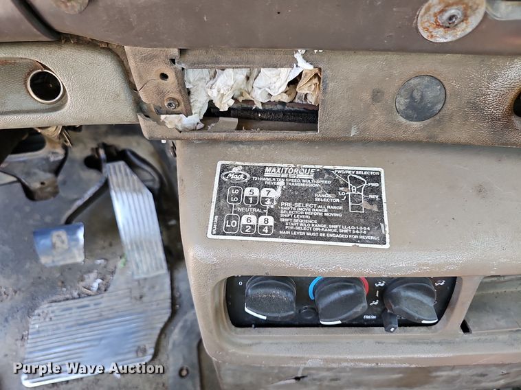 image for item DN8607 2005 Mack CV713  roll-off container truck