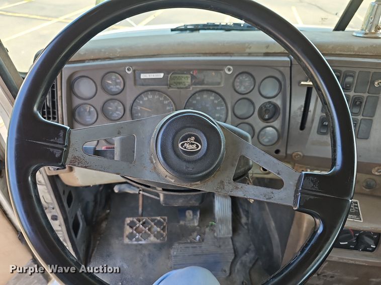 image for item DN8607 2005 Mack CV713  roll-off container truck