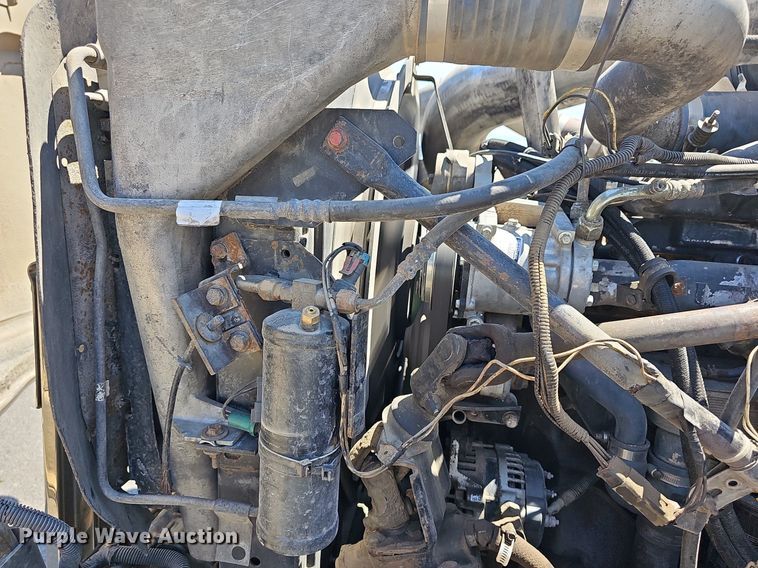 image for item DN8607 2005 Mack CV713  roll-off container truck