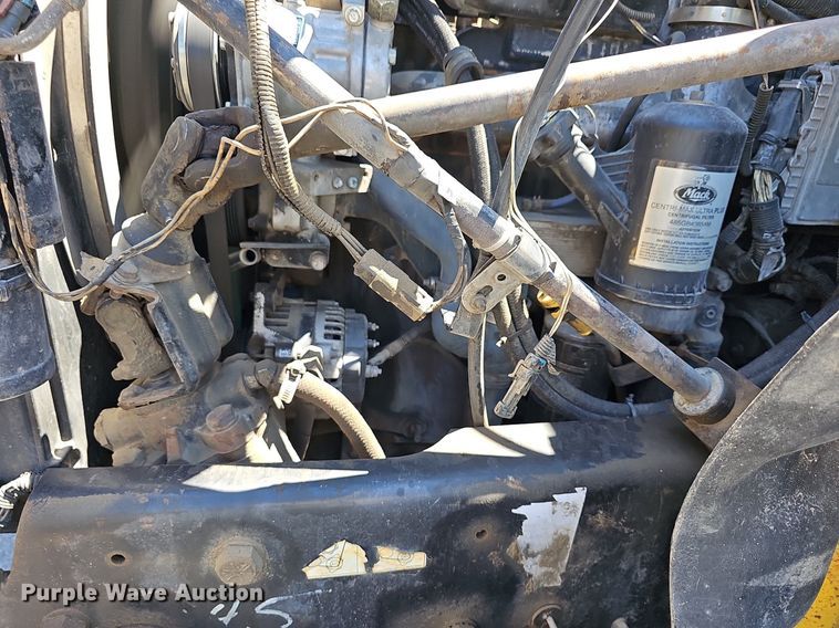 image for item DN8607 2005 Mack CV713  roll-off container truck