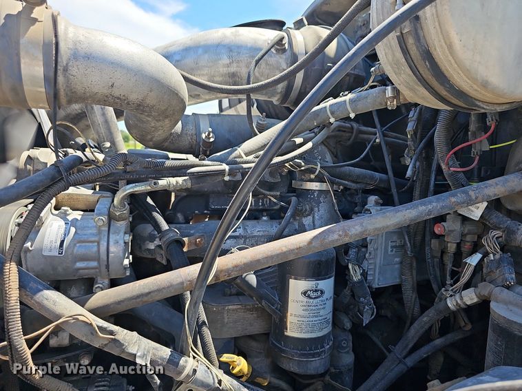 image for item DN8607 2005 Mack CV713  roll-off container truck