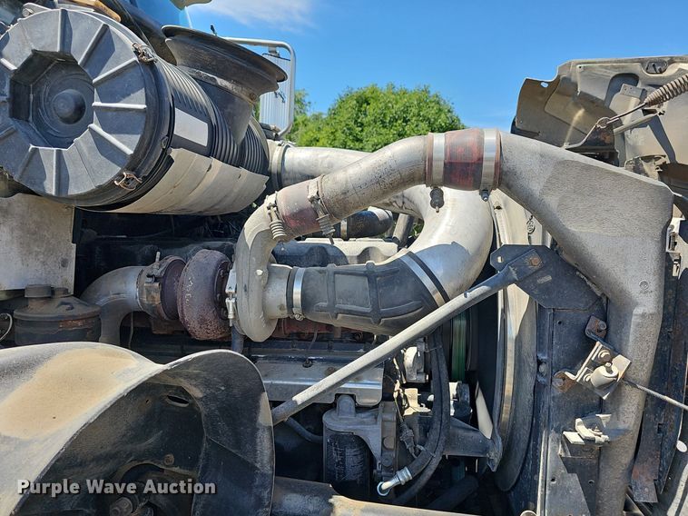 image for item DN8607 2005 Mack CV713  roll-off container truck