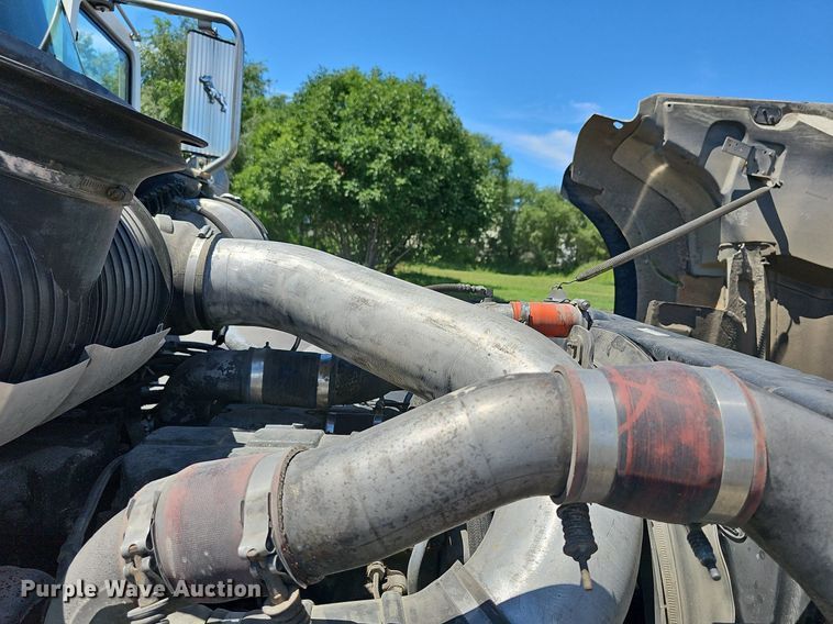 image for item DN8607 2005 Mack CV713  roll-off container truck