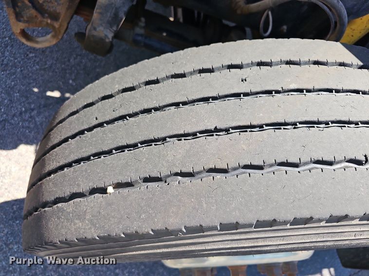 image for item DN8607 2005 Mack CV713  roll-off container truck