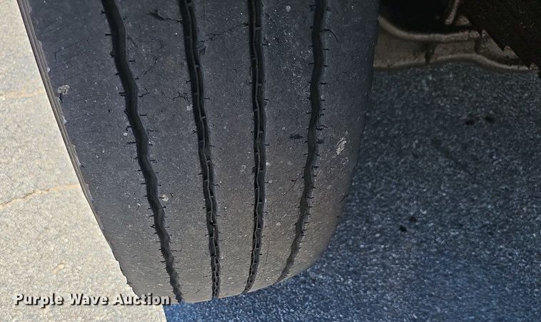 image for item DN8607 2005 Mack CV713  roll-off container truck