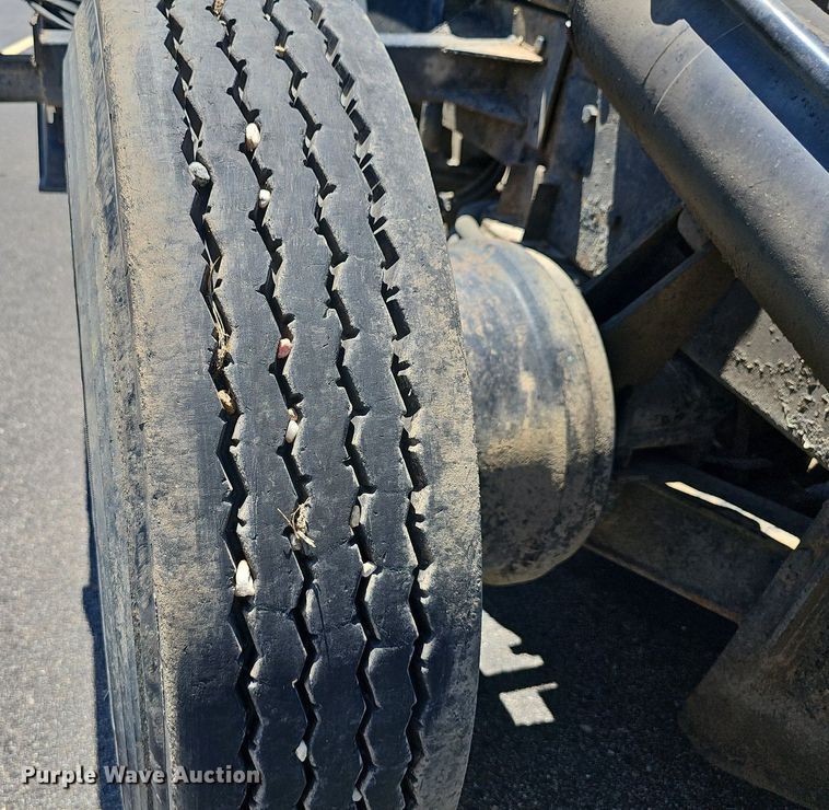 image for item DN8607 2005 Mack CV713  roll-off container truck