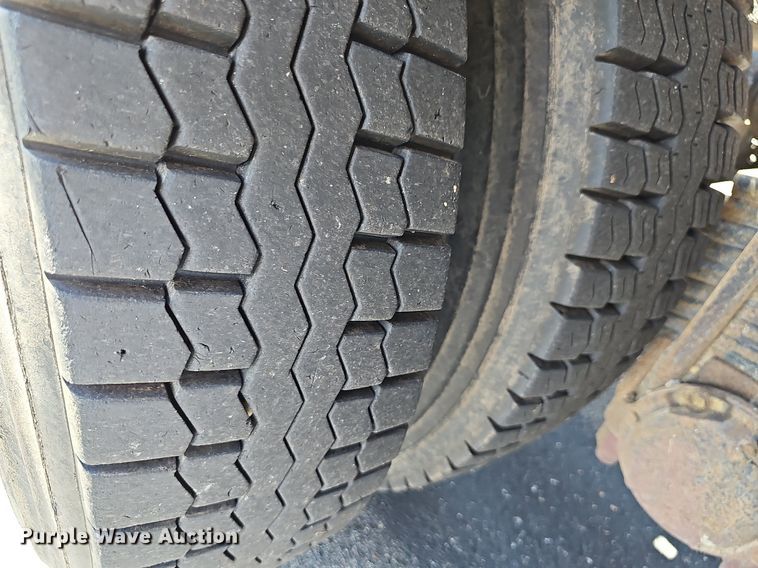 image for item DN8607 2005 Mack CV713  roll-off container truck