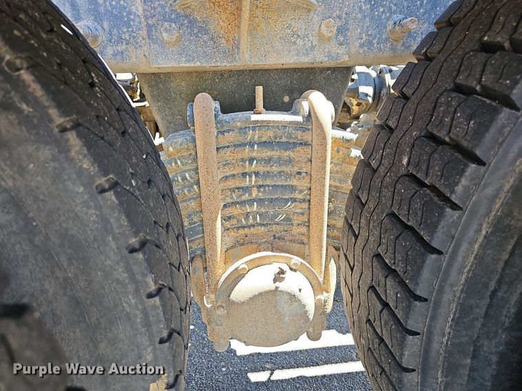 image for item DN8607 2005 Mack CV713  roll-off container truck