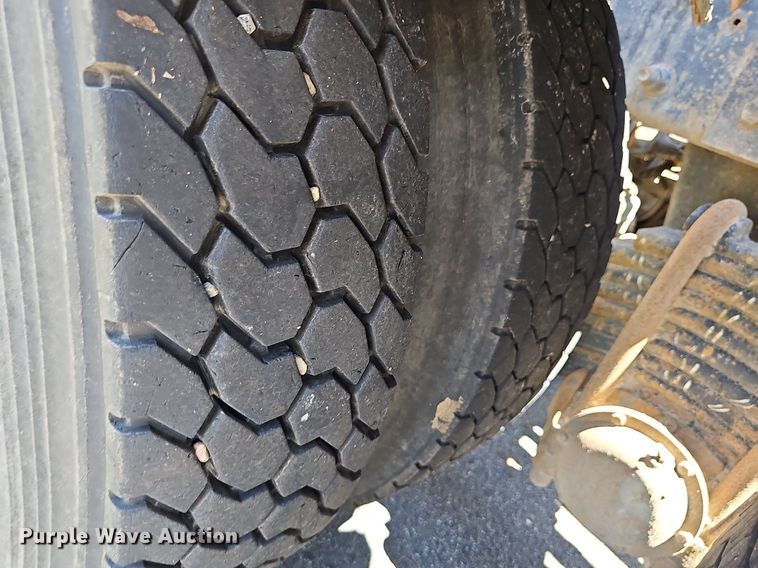 image for item DN8607 2005 Mack CV713  roll-off container truck