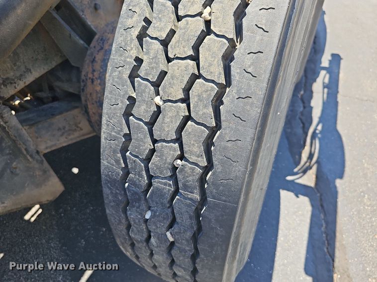 image for item DN8607 2005 Mack CV713  roll-off container truck