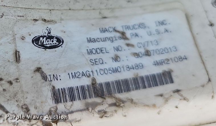 image for item DN8607 2005 Mack CV713  roll-off container truck