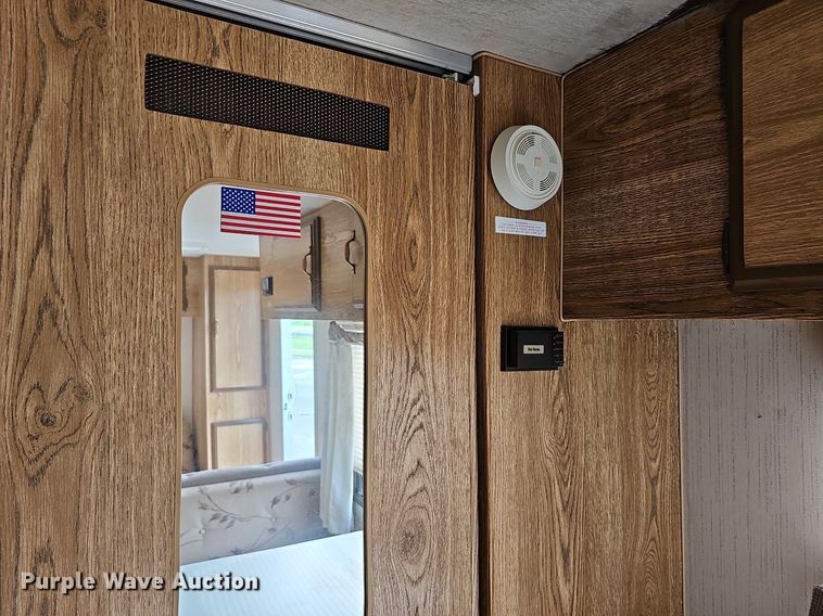 image for item DN8621 1990 Companion Sun Valley 239  camper