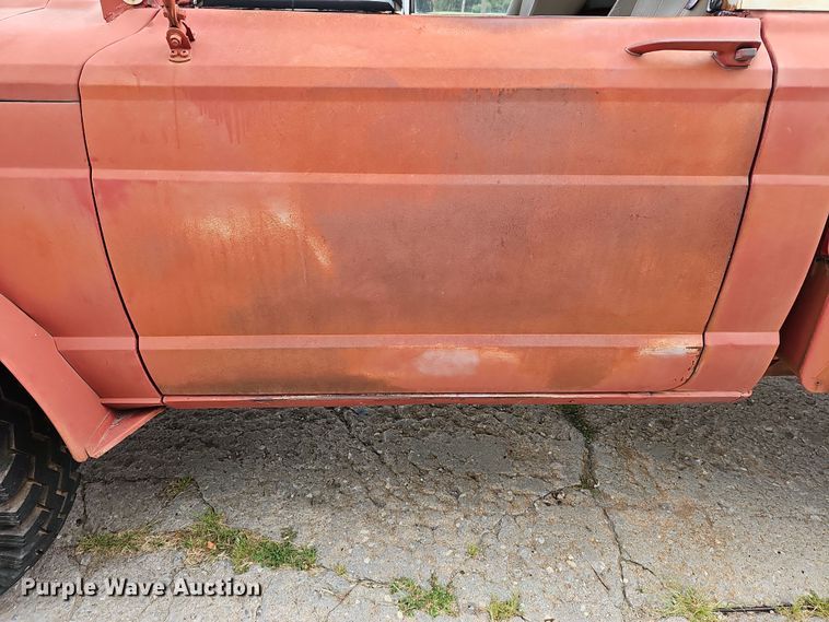 image for item DN8626 1968 Jeep Kaiser  pickup truck