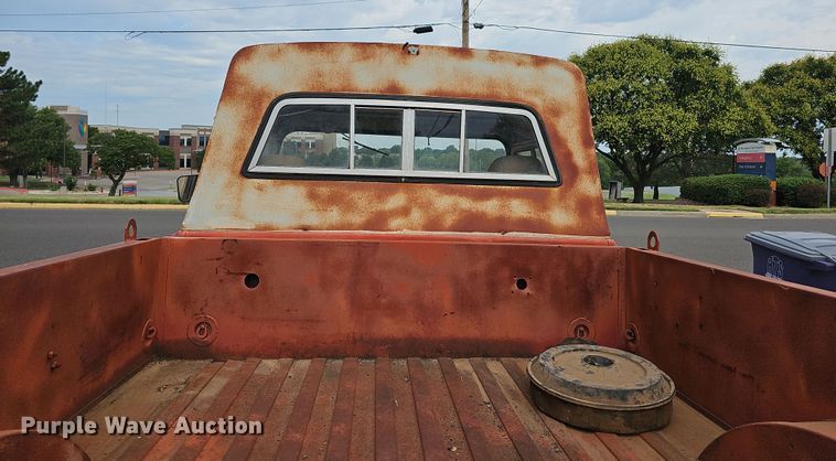 image for item DN8626 1968 Jeep Kaiser  pickup truck