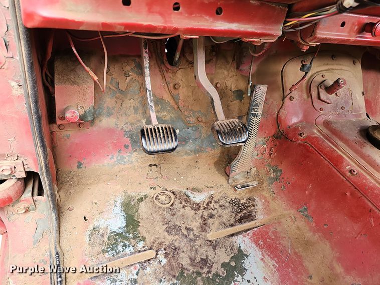 image for item DN8626 1968 Jeep Kaiser  pickup truck