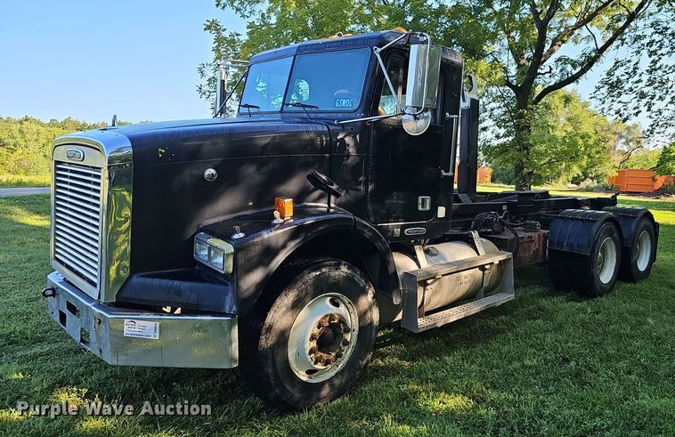 image for item DN8649 1998 Freightliner  hook lift truck