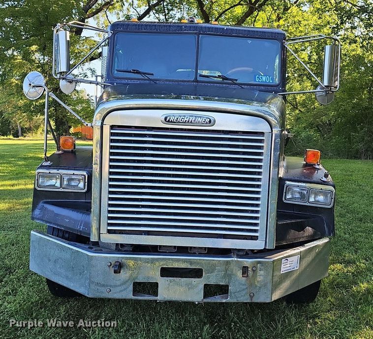 image for item DN8649 1998 Freightliner  hook lift truck