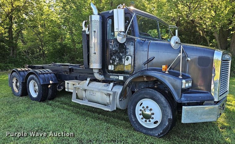 image for item DN8649 1998 Freightliner  hook lift truck